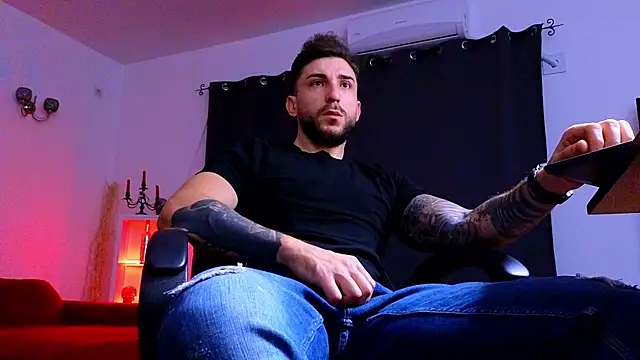 Snapshot of MightyAaron66 chatting on November 13, 2025, 4:49 am MightyAaron66 online show from November 13, 2025, 4:49 am