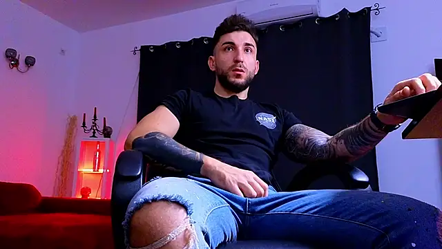 Snapshot of MightyAaron66 chatting on November 21, 2025, 3:38 am MightyAaron66 online show from November 21, 2025, 3:38 am