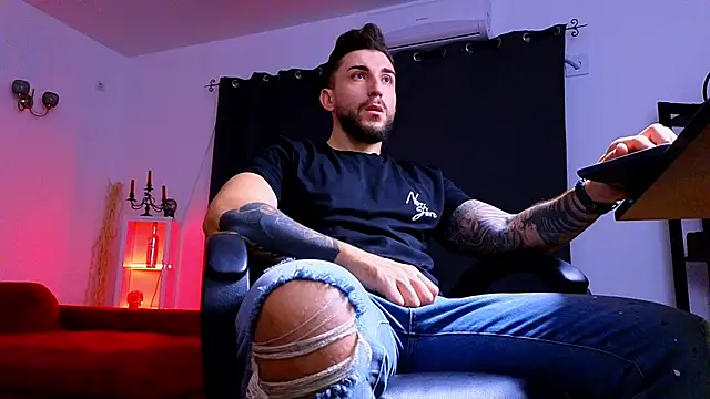 Snapshot of MightyAaron66 chatting on October 8, 2025, 2:46 am MightyAaron66 online show from October 8, 2025, 2:46 am