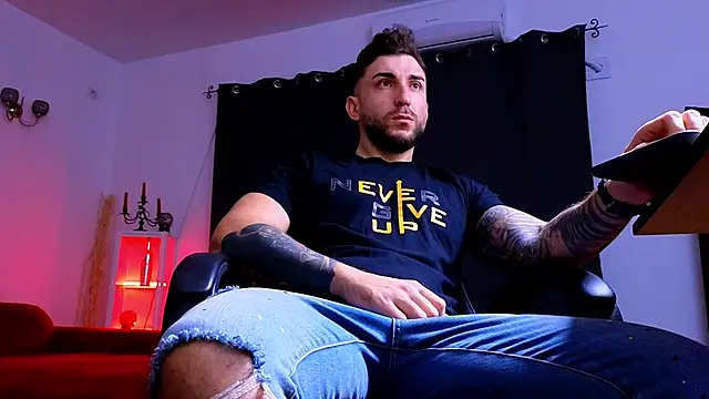 Snapshot of MightyAaron66 chatting on October 24, 2025, 2:32 am MightyAaron66 online show from October 24, 2025, 2:32 am