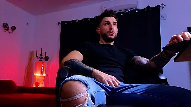 Snapshot of MightyAaron66 chatting on November 9, 2025, 5:44 am MightyAaron66 online show from November 9, 2025, 5:44 am