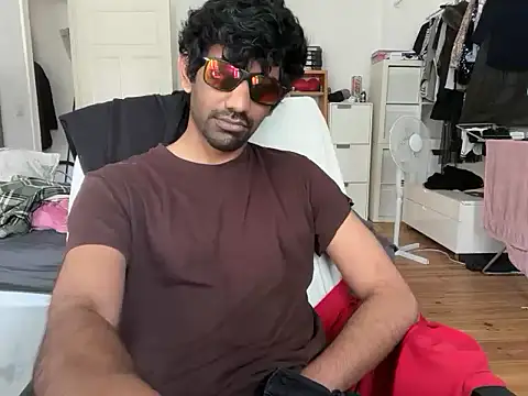 dominanthubby online show from June 16, 2026, 7:52 am