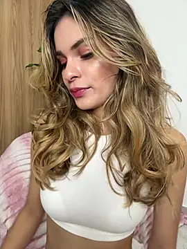 cuteluci  online show from May 13, 2026, 1:40 pm