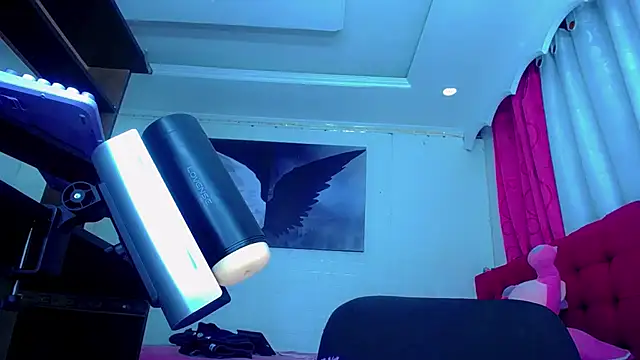 NahomiCamper online show from December 1, 2025, 1:34 pm