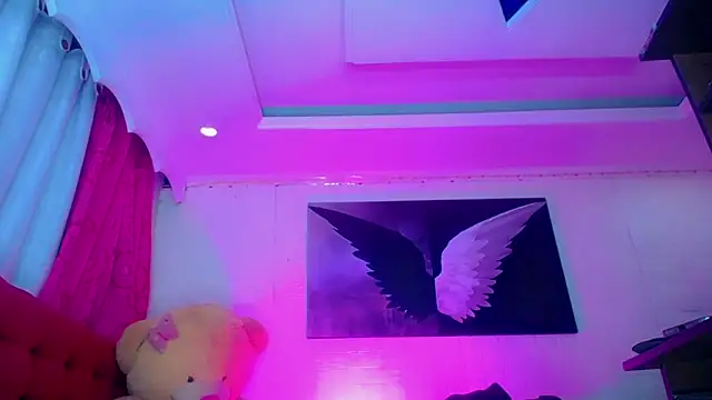 Snapshot of NahomiCamper chatting on December 18, 2025, 2:32 pm NahomiCamper online show from December 18, 2025, 2:32 pm