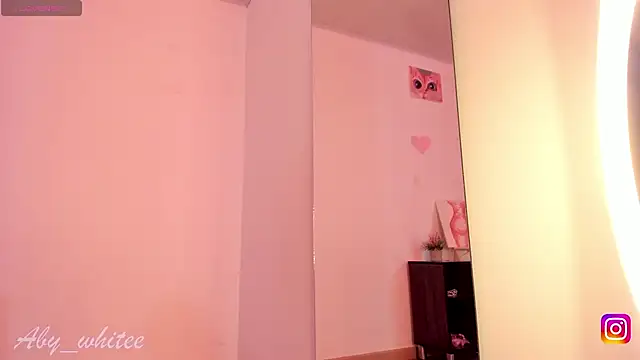 AbyWhitee online show from September 18, 2025, 11:35 am