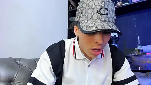 HeellBoy  online show from November 20, 2025, 8:09 pm