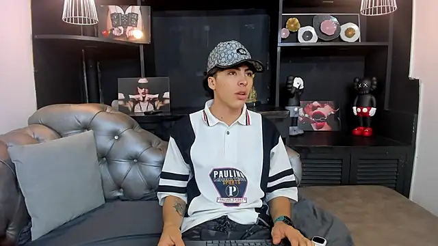 HeellBoy  online show from October 24, 2025, 8:41 pm