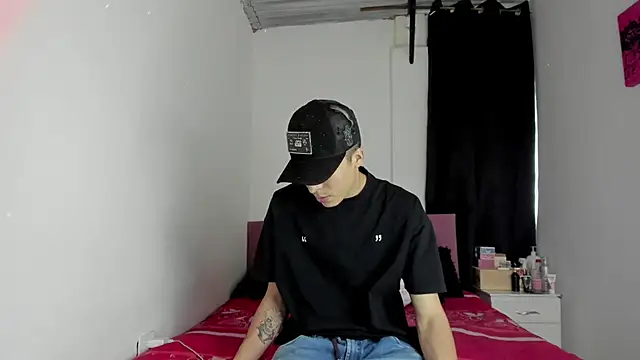 HeellBoy  online show from March 18, 2026, 7:37 pm