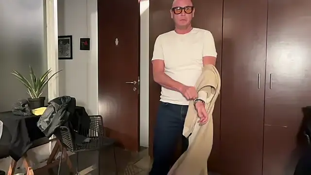 Snapshot of alanan881 chatting on November 27, 2025, 1:28 am alanan881 online show from November 27, 2025, 1:28 am