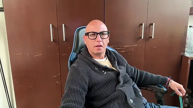 Snapshot of alanan881 chatting on December 5, 2025, 6:17 pm alanan881 online show from December 5, 2025, 6:17 pm