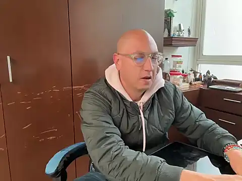 Snapshot of alanan881 chatting on November 7, 2025, 6:12 pm alanan881 online show from November 7, 2025, 6:12 pm