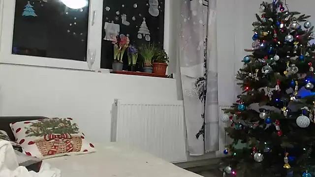 SweetMaddy888 online show from December 31, 2024, 10:34 pm