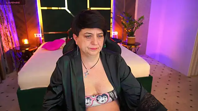 Snapshot of MilaSkyy chatting on March 9, 2025, 8:10 pm MilaSkyy online show from March 9, 2025, 8:10 pm