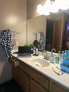 Snapshot of JusticeXXX68 chatting on December 19, 2024, 12:56 am JusticeXXX68 online show from December 19, 2024, 12:56 am