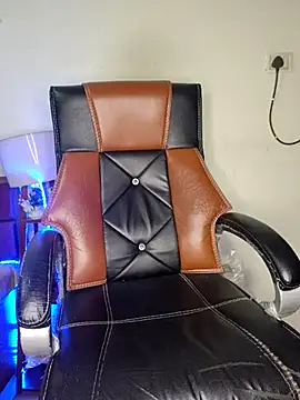 Black-Pearll online show from March 21, 2025, 3:35 pm