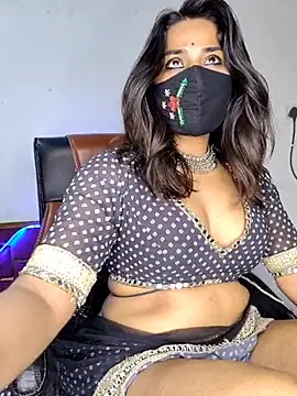 Black-Pearll online show from March 18, 2025, 6:17 pm