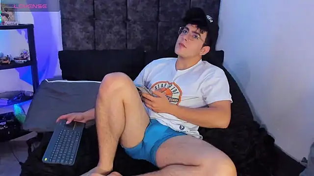 nolan twink1 online show from April 18, 2026, 7:07 pm