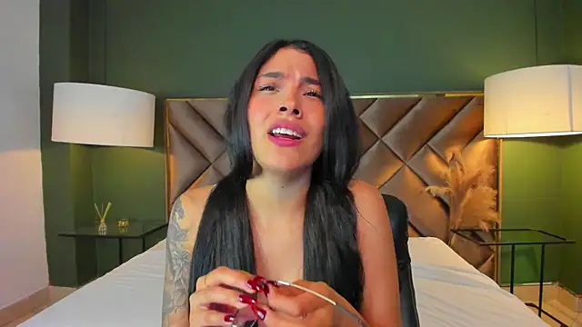 Mia Elowen online show from October 4, 2025, 7:59 pm