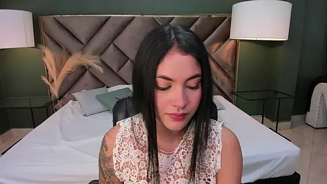 Mia Elowen online show from February 12, 2025, 9:33 pm