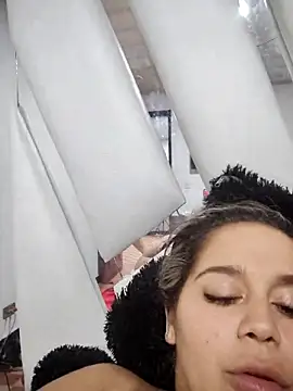 LaurenWelly  online show from December 23, 2025, 4:12 am