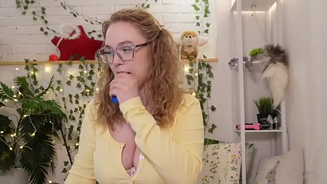 Snapshot of MonicaAsis chatting on September 11, 2025, 6:08 pm MonicaAsis online show from September 11, 2025, 6:08 pm