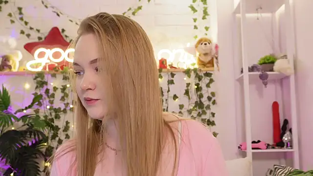 Snapshot of MonicaAsis chatting on February 8, 2026, 6:05 pm MonicaAsis online show from February 8, 2026, 6:05 pm