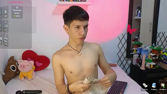 Snapshot of milky__boy_ chatting on October 6, 2025, 5:30 am milky boy online show from October 6, 2025, 5:30 am