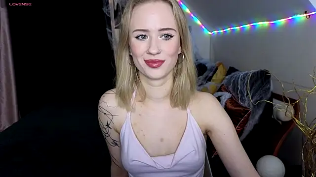 SashaBrooks online show from November 5, 2025, 2:09 pm