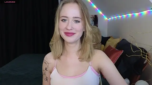 SashaBrooks online show from September 28, 2025, 6:04 pm