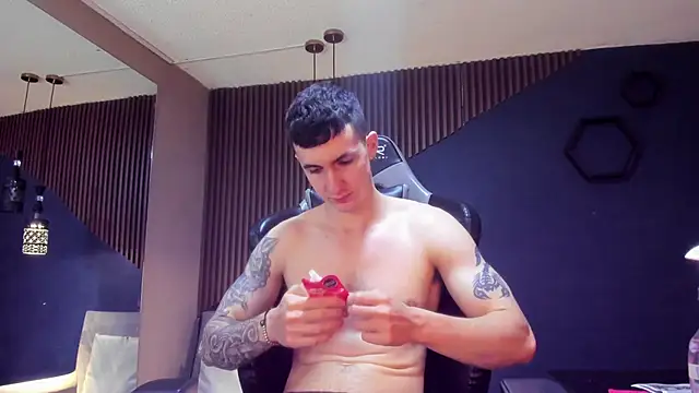 JacksonOlsenn online show from March 18, 2025, 4:39 pm