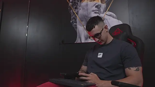 JacksonOlsenn online show from November 19, 2025, 11:05 pm