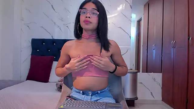 Snapshot of evelyn_wine chatting on November 1, 2025, 3:17 pm evelyn wine online show from November 1, 2025, 3:17 pm