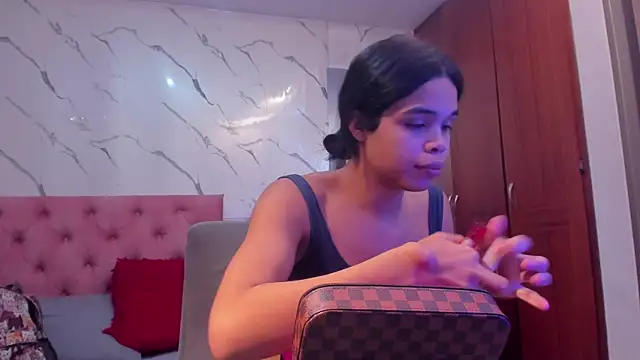 Snapshot of evelyn_wine chatting on November 18, 2025, 8:56 pm evelyn wine online show from November 18, 2025, 8:56 pm