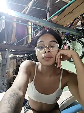 Snapshot of evelyn_wine chatting on December 1, 2025, 7:04 pm evelyn wine online show from December 1, 2025, 7:04 pm