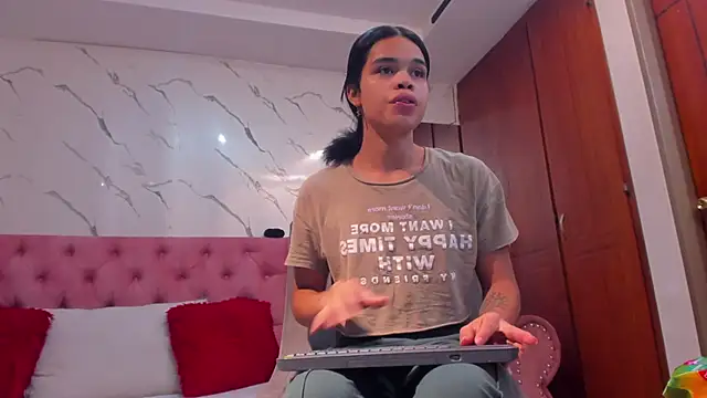 Snapshot of evelyn_wine chatting on November 11, 2025, 10:10 am evelyn wine online show from November 11, 2025, 10:10 am