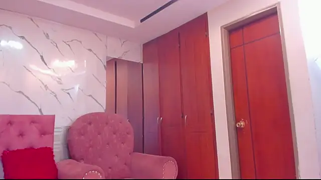 Snapshot of evelyn_wine chatting on November 15, 2025, 4:05 am evelyn wine online show from November 15, 2025, 4:05 am