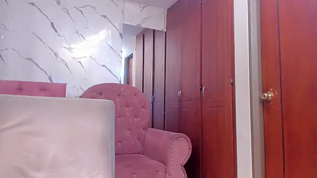 Snapshot of evelyn_wine chatting on December 2, 2025, 7:37 pm evelyn wine online show from December 2, 2025, 7:37 pm