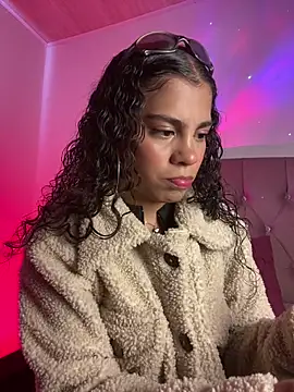 NINA 18 YEARS online show from October 21, 2025, 6:51 pm