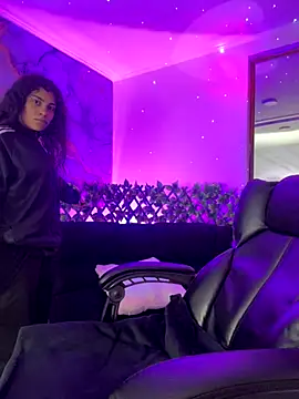 NINA 18 YEARS online show from November 26, 2025, 10:21 pm