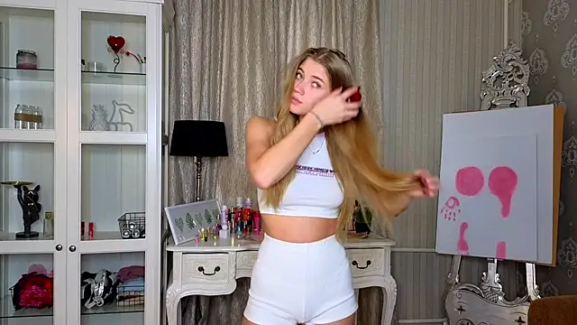 Snapshot of AnneFoxy chatting on October 24, 2025, 7:29 am AnneFoxy online show from October 24, 2025, 7:29 am