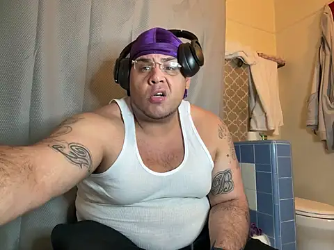 Snapshot of fatboyjayohh126 chatting on January 18, 2025, 2:23 pm fatboyjayohh126 online show from January 18, 2025, 2:23 pm