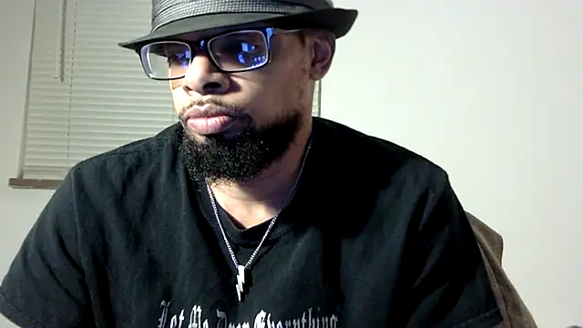 Snapshot of WhiskeyWood_DuhGOD chatting on November 2, 2025, 1:21 am WhiskeyWood DuhGOD online show from November 2, 2025, 1:21 am