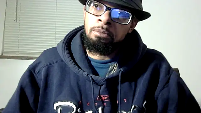 Snapshot of WhiskeyWood_DuhGOD chatting on November 17, 2025, 2:15 am WhiskeyWood DuhGOD online show from November 17, 2025, 2:15 am