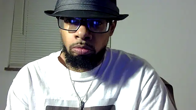 Snapshot of WhiskeyWood_DuhGOD chatting on November 9, 2025, 2:37 am WhiskeyWood DuhGOD online show from November 9, 2025, 2:37 am