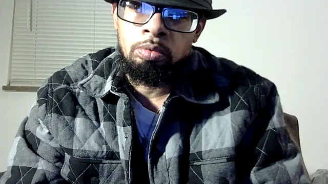 Snapshot of WhiskeyWood_DuhGOD chatting on November 10, 2025, 2:05 am WhiskeyWood DuhGOD online show from November 10, 2025, 2:05 am