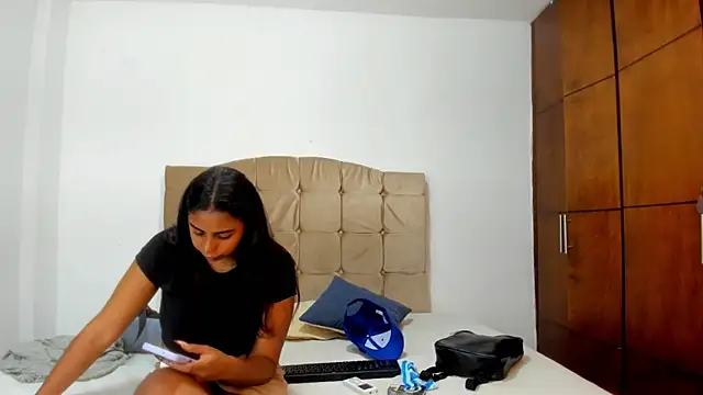 Snapshot of veronica_006 chatting on February 20, 2025, 5:52 pm veronica 006 online show from February 20, 2025, 5:52 pm