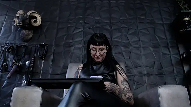 Snapshot of Agata_Darkness chatting on December 14, 2025, 9:31 pm Agata Darkness online show from December 14, 2025, 9:31 pm