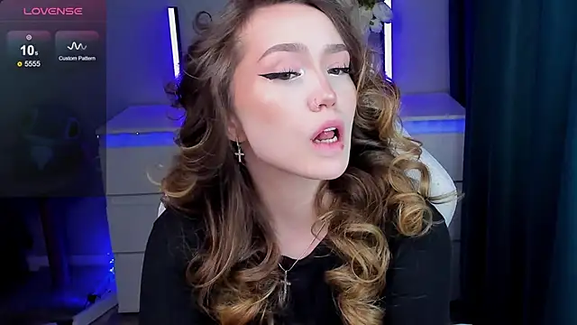 Evia r0se online show from November 22, 2025, 11:31 am