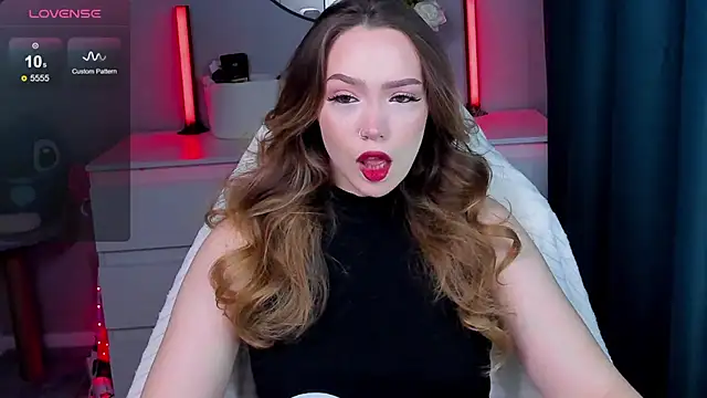 Evia r0se online show from October 7, 2025, 12:06 pm